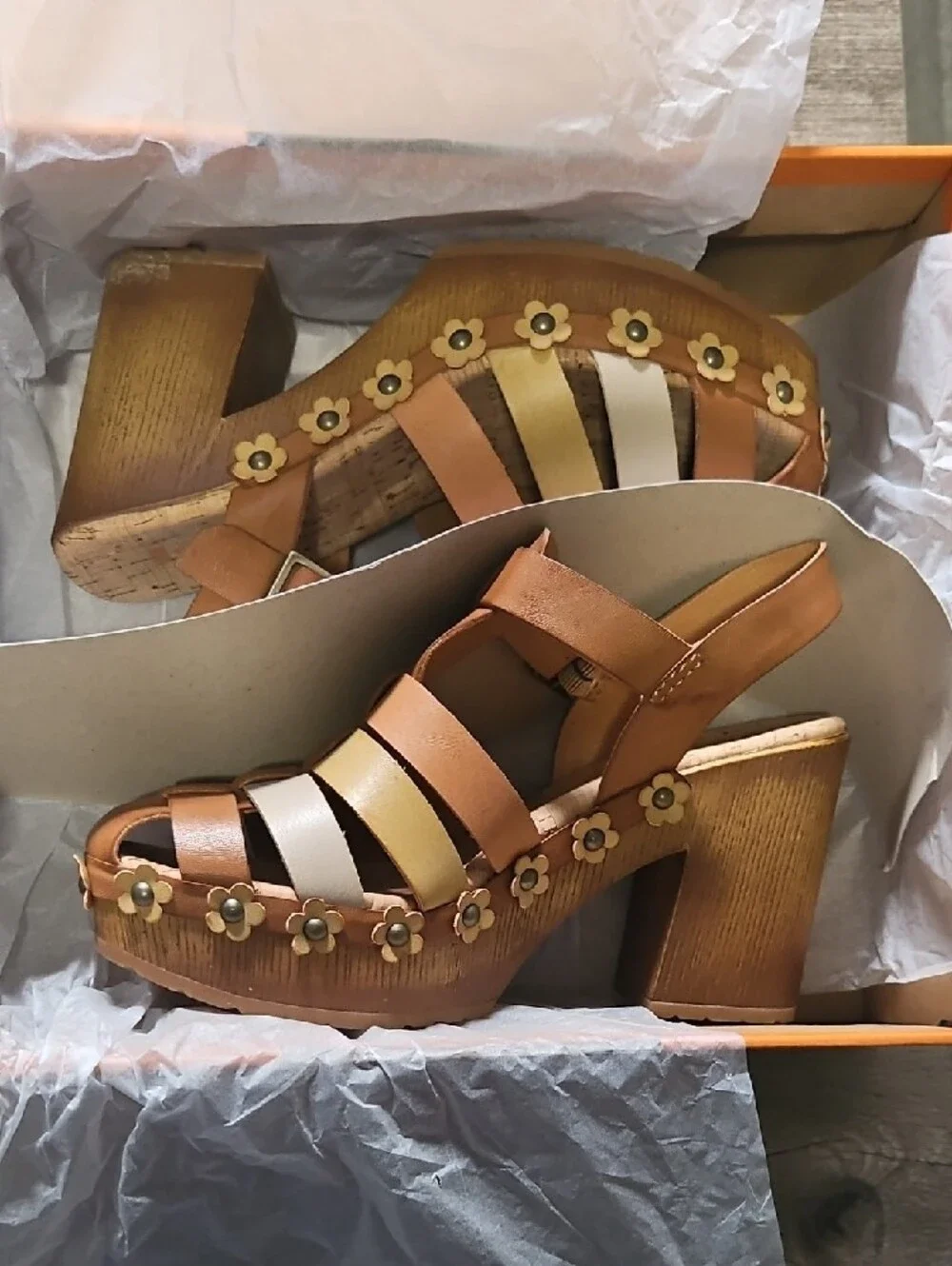 Platform Floral-Accent Strappy Sandal - Tan Multi
